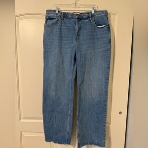New w/o tags! Abercrombie and Fitch high rise 90’s relaxed fit jeans. Size 18.